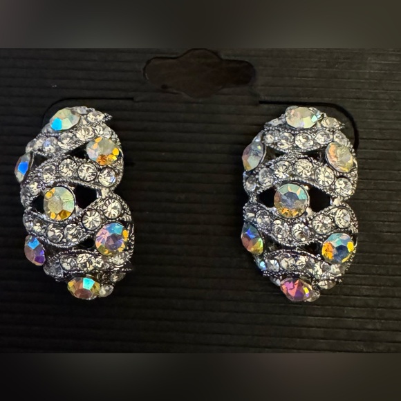 Dazzling Vintage Crystal Swirl Pierced Earrings - Picture 3 of 3